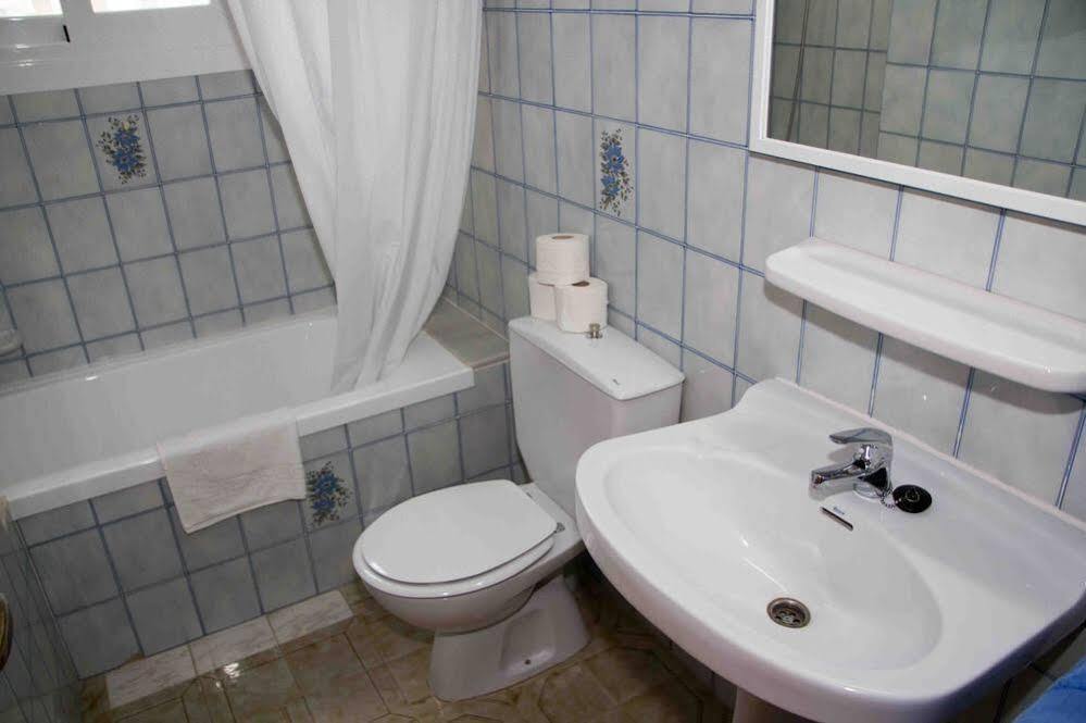 Apartamentos Charlys Can Picafort カン・ピカフォルト エクステリア 写真